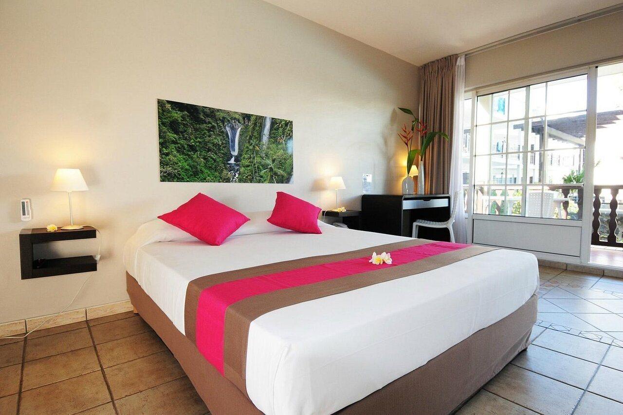 Hotel Les Creoles Сен Жилс ле Бен Екстериор снимка