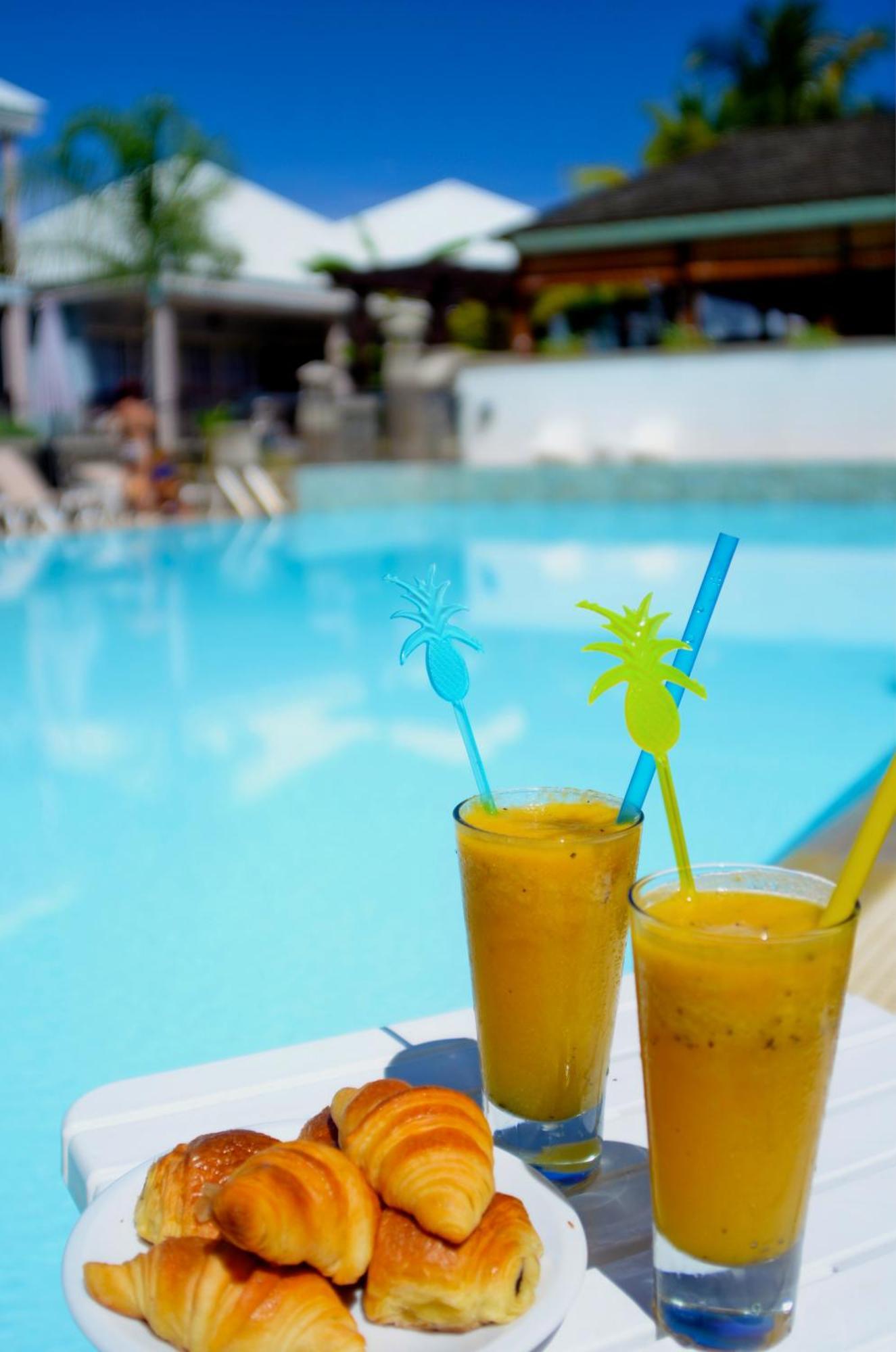 Hotel Les Creoles Сен Жилс ле Бен Екстериор снимка